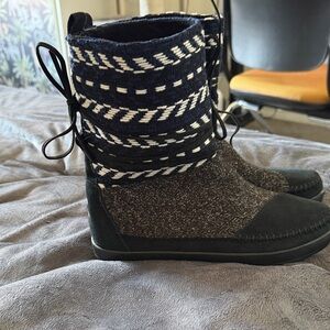 Toms Navy Blue and Black moccasin boots.